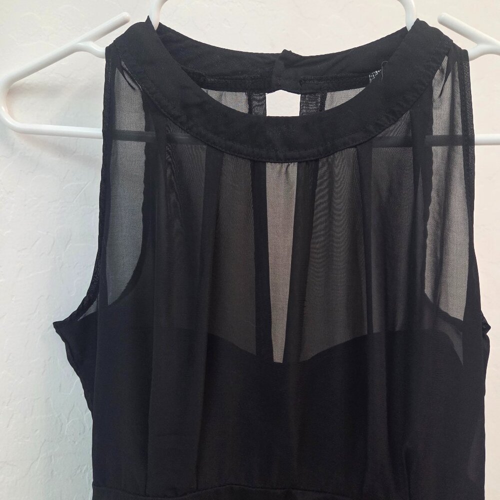 Black Dress-Size Small‎ or Medium/ Flowy Stunning mini-Zipper back
